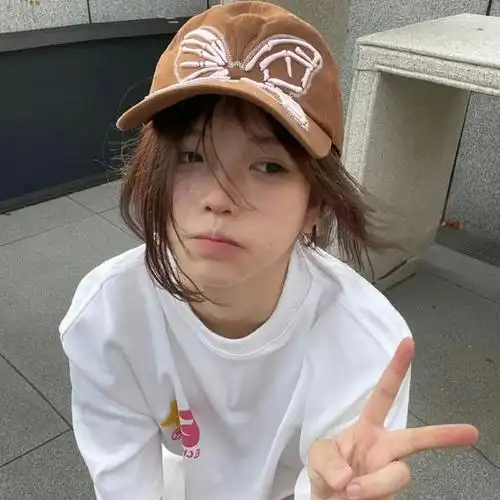 没有意义的情绪就戴上耳机图源|网络|侵删|无水印|#女生头像