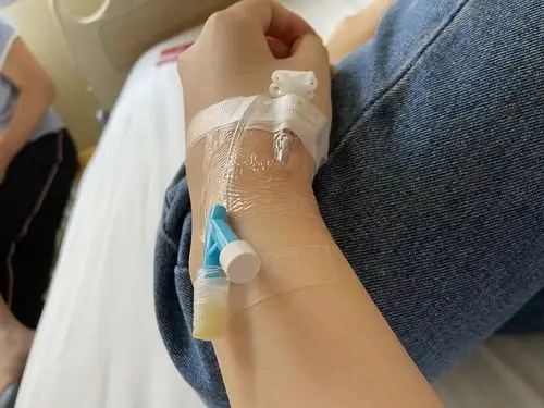 有正在输液的姐妹吗能拍一张手扎针的照片发给我吗08080808