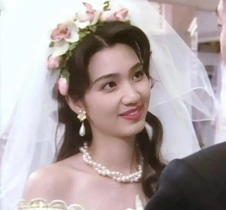 原来洪欣年轻的时候,这么漂亮啊,胶原蛋白多多的,可可爱爱的脸蛋[比心