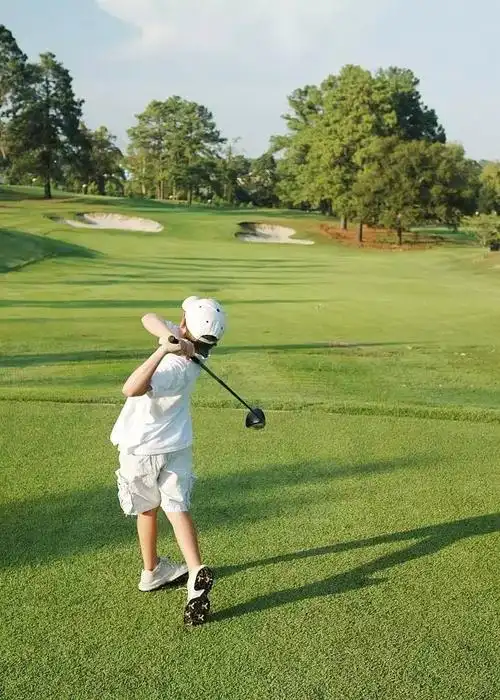 青少年打高尔夫的目的真那么简单