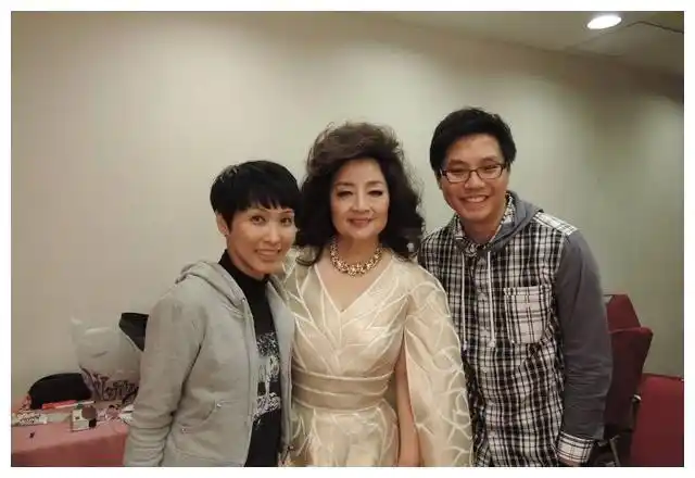 徐小凤宁愿分手也不愿改国籍春晚为她修改规则今72岁仍单身