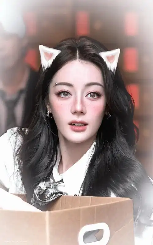 迪丽热巴校服唱歌