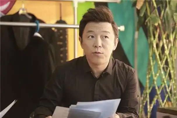 可对于他每天晚上都跑到夜店去唱歌还是保持着反对态度,黄渤的父母对