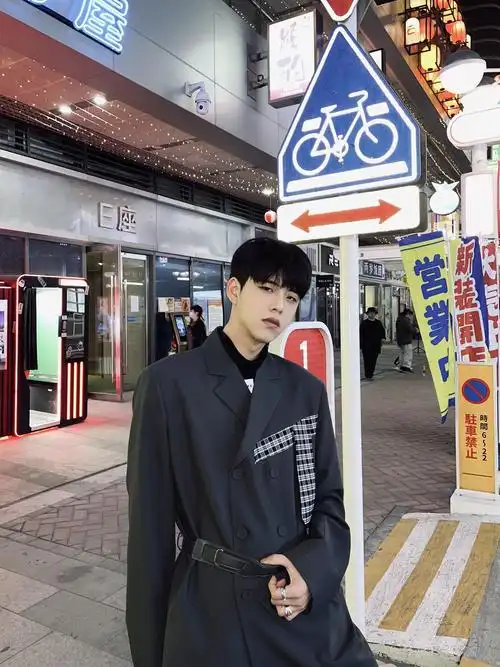 39爱穿搭韩国个性西装ins抖音网红腰带西服宽松外套男禁欲冷淡风