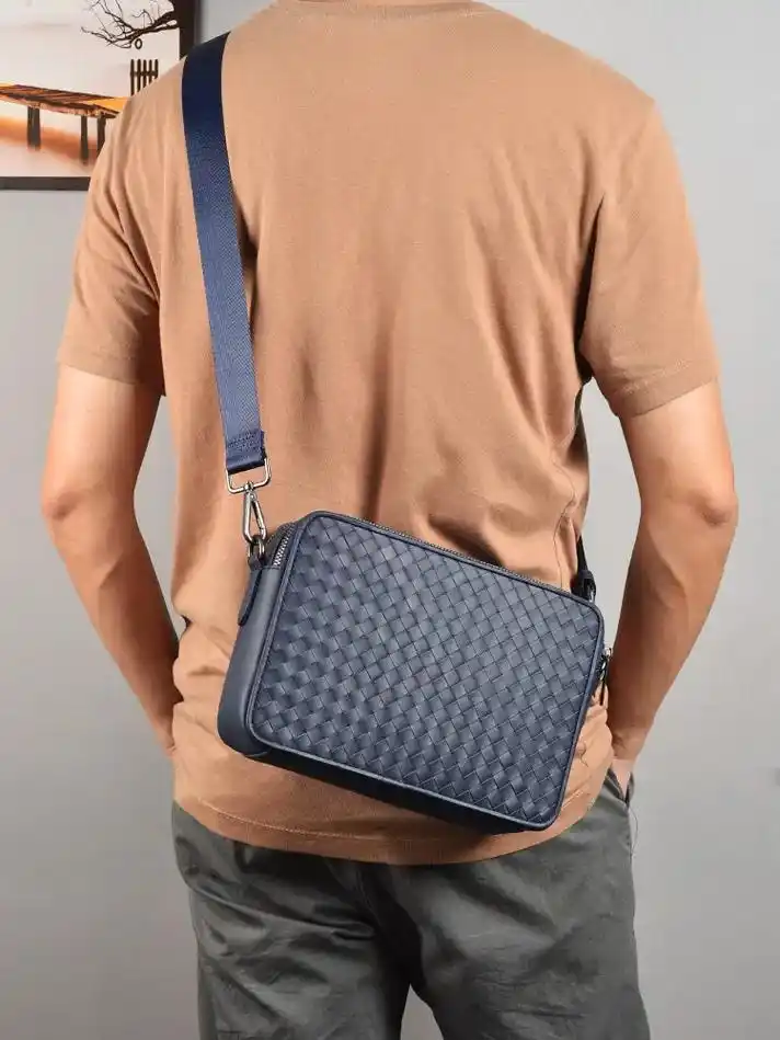 潮男必备!时尚斜挎包,演绎个性魅力!hi,抖音时尚潮人!我 - 抖音