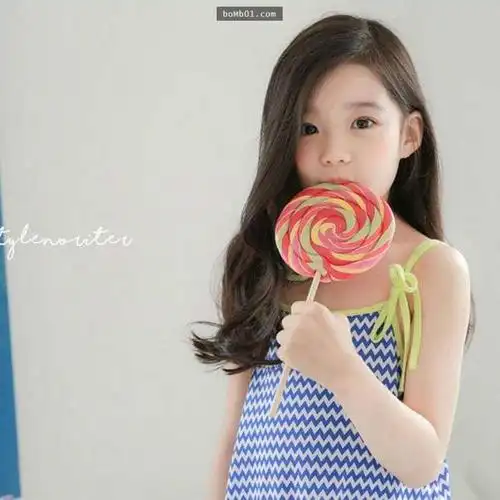 她就是「看过的人都夸赞全世界最美」的8岁小女生,一看妈妈的脸就知道