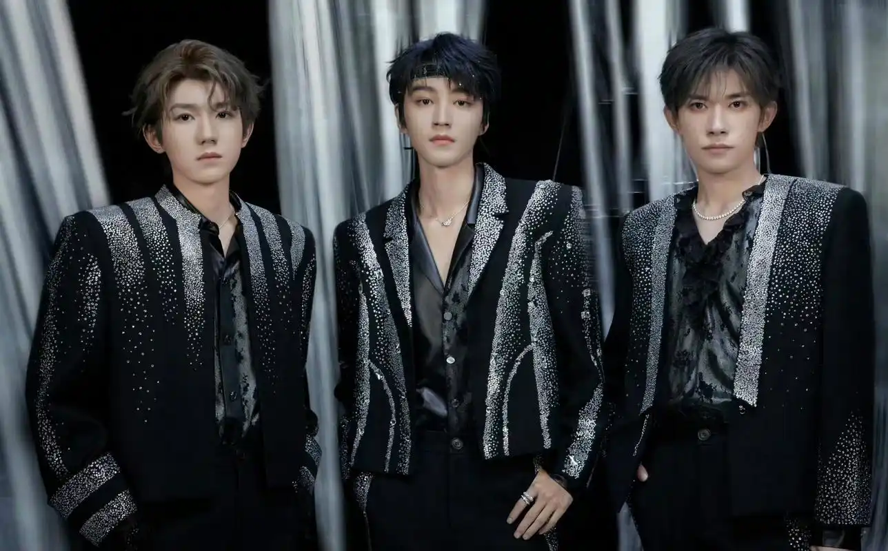 今天tfboys的三张同框合照,王俊凯,王源,易烊千玺,谁的造型状态最好?