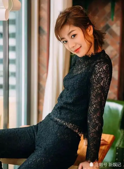 女演员王真儿多种风格优雅性感时尚写真