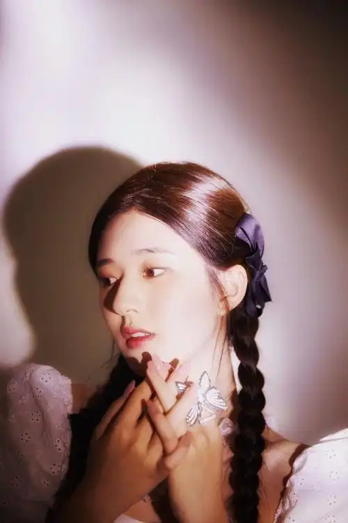 赵露思梳双麻花辫俏皮可爱02气质甜美好似邻家妹妹