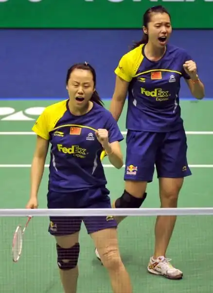 图文-香港羽毛球赛19日赛况 田卿/赵云蕾气势如虹