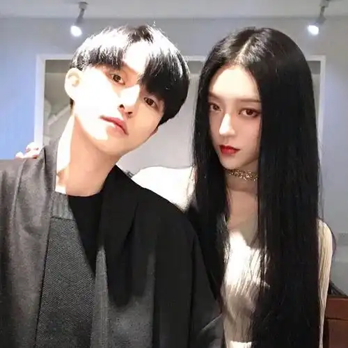 冷眸傲人_霸气情侣头像图片_扣扣居