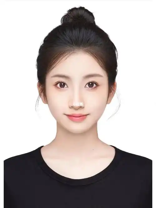 用一张比较清晰的,正脸照,要露出五官,最好是拿证件照的电子版,就可以