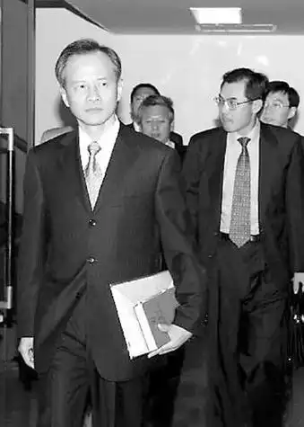 汪文斌个人资料简介(汪文斌早年经历)