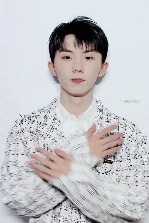 剪了头发的马嘉祺更酷了捏好清爽利落