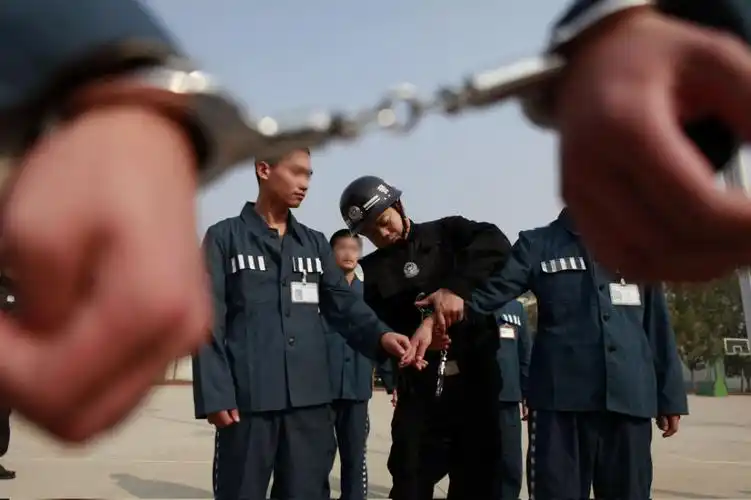 该省监狱系统有1060名服刑人员参加考试,其中少年犯参考人数为42人