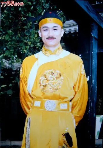 著名影视明星张国立扮演皇帝形象照一张-au5110934-老照片-拍卖-7788