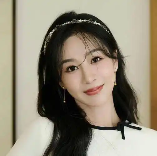 杨紫将官宣代言华伦天奴,辱华品牌赚钱赚疯了?_文化_中国_商业