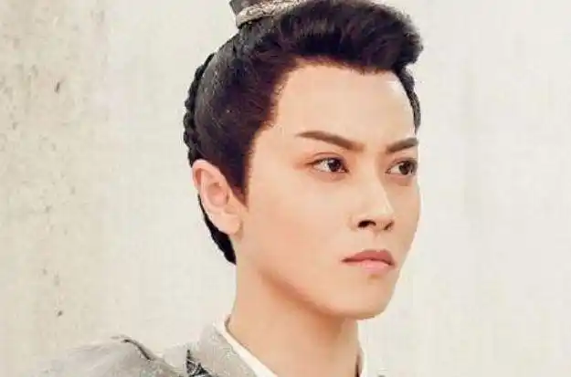 邢恩是谁女扮男装太帅气和林依晨成兄妹