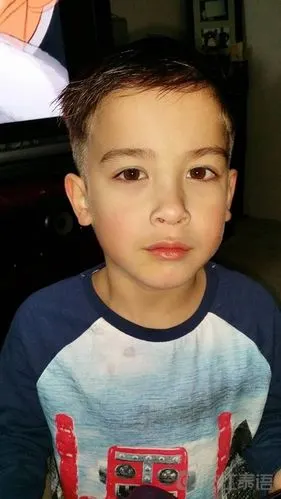 帅气混血男孩简直就是nadech与马里奥的合体嘛