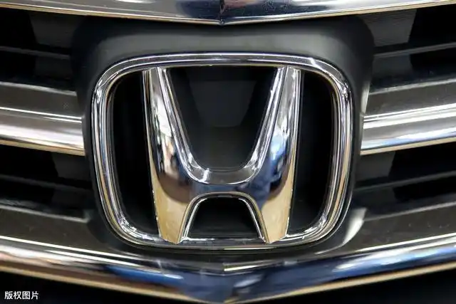 斜h 小镇的车没什么豪车和好车,也没有记住别的牌子. 2007-2011年