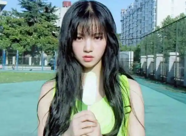 任嘉伦新剧改名躲过了29岁邢菲却被网红出身的她勾住了魂