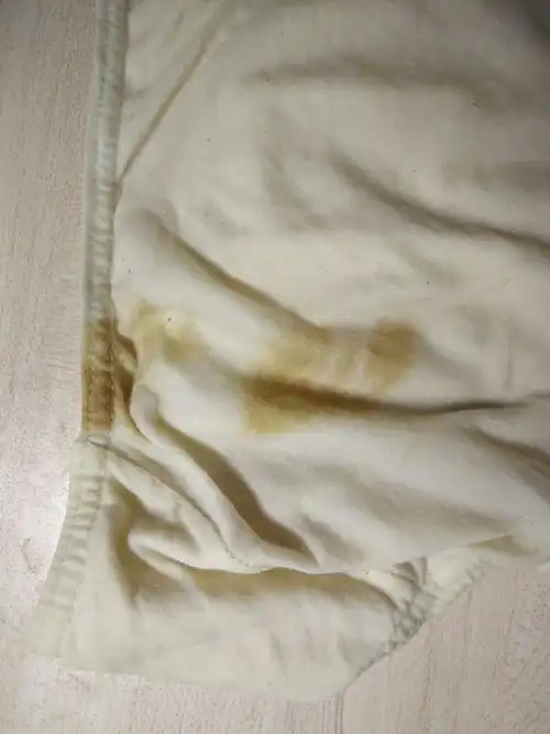 我内裤上沾上颜色了,好难看,也不是血,用洗衣机洗,用肥皂手搓都去不了