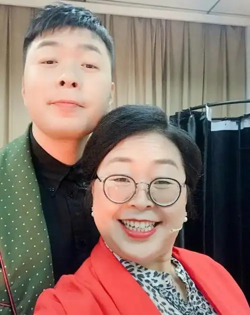 杜海涛和妈妈的脸似复制 粘贴!儿子像妈不是瞎说的