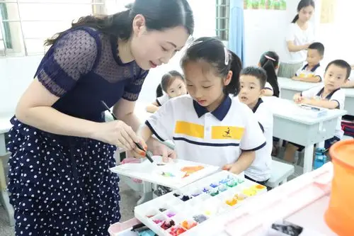 金阳小学101班家长进课堂——趣味美术课