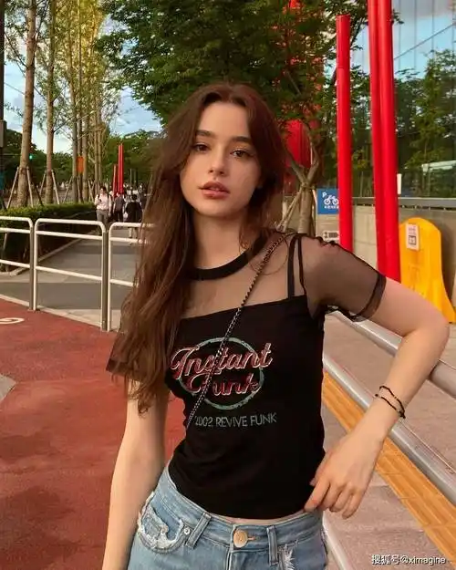 荒岛-dasha taran 俄罗斯美女模特壁纸 达莎塔兰街拍写真摄影图片