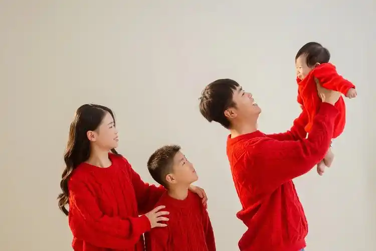 一家四口第一张正式全家福 照片的意义在于把一瞬间变成永恒,记 - 抖