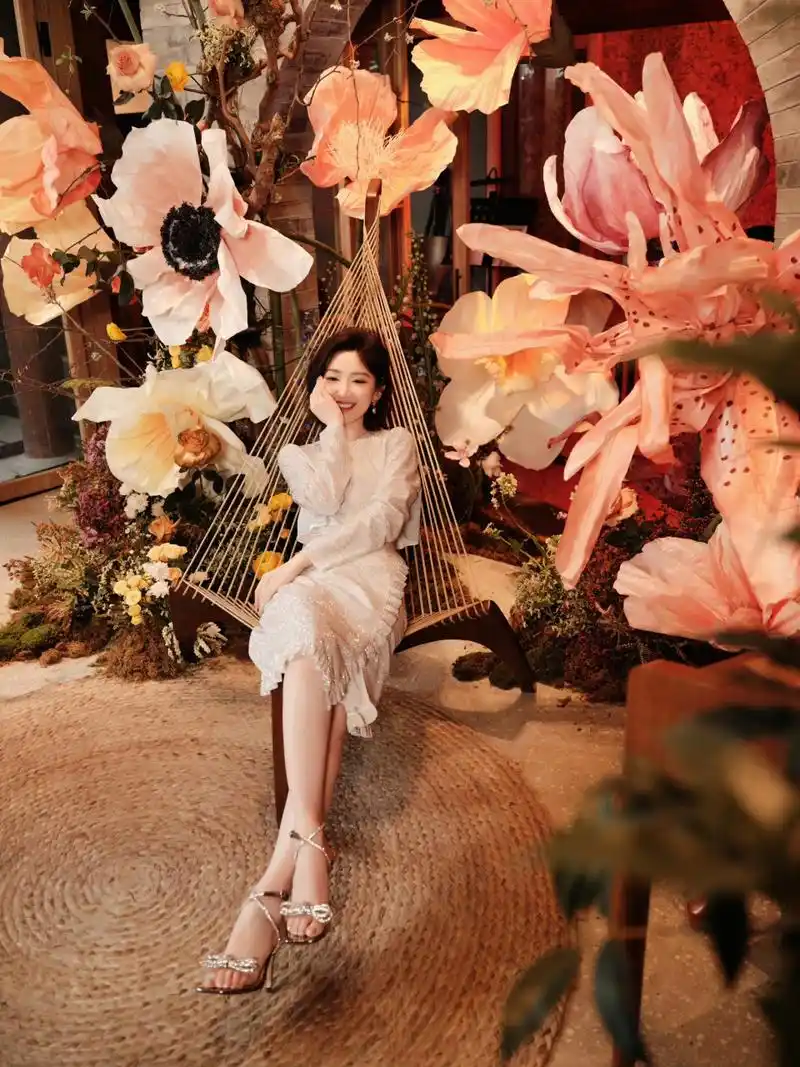 毛晓彤 透明一字带高跟凉鞋[爱你][爱你] #毛晓彤