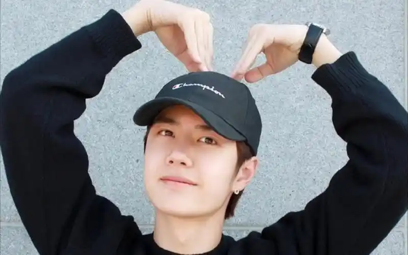 王一博比心卡点来了,好可爱啊!