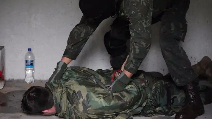 美军海豹特种兵教你如何摆脱捆绑