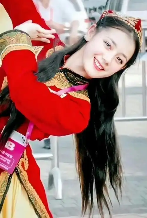 8位新疆女明星的盛世美颜难怪要收复西域绝对不是为了葡萄干