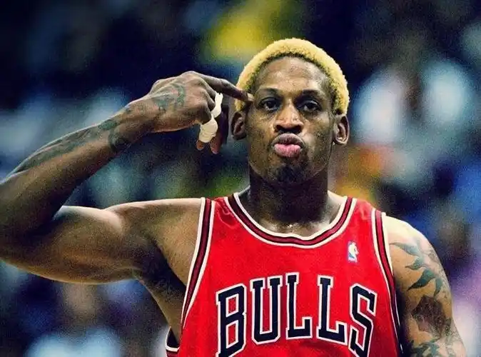 98年辅佐乔丹再夺三连冠后,公牛为何没有和"大虫"罗德曼续约?