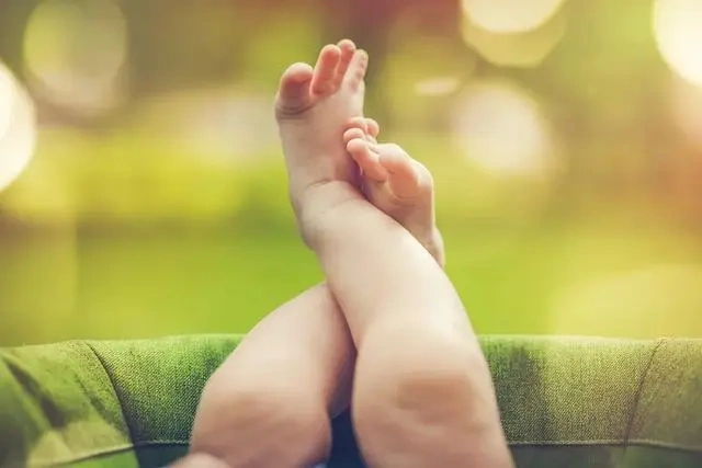 晒儿子的搞笑句子晒娃朋友圈说说