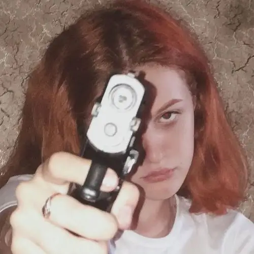 有无美少女拿枪的头像