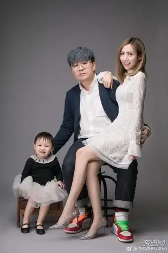 《lol》米勒与妻子庆结婚纪念日 网友:狗粮吃得很酸