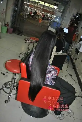 美女大学生来店剪长发-huang60