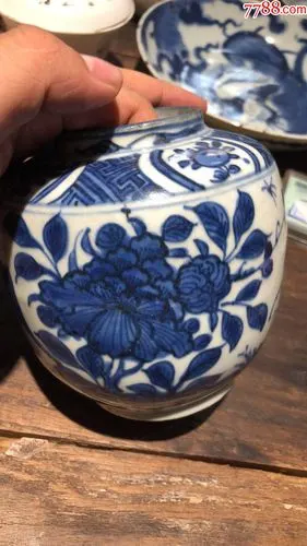 明代青花花鸟罐