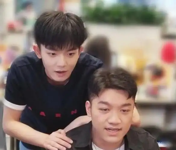 小雨尤浩然曾经那么萌前途那么好怎么事业一直不温不火