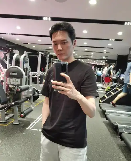 冯绍峰回应长胖:胖了被拍 瘦下来就没人理了