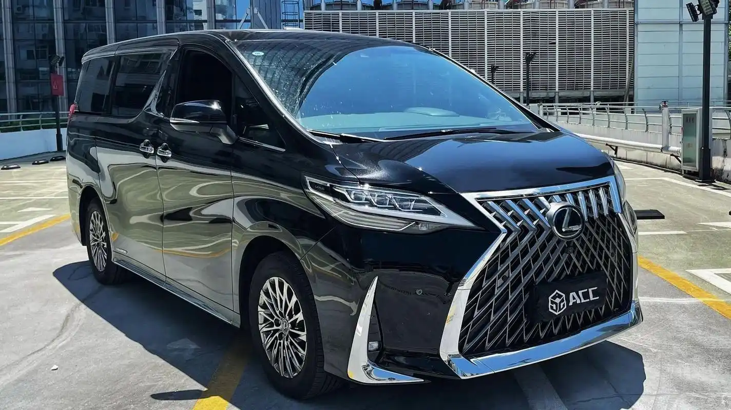 雷克萨斯—雷尔法 lm300h可以说是目前mpv界的天花板,最高端的产品,在