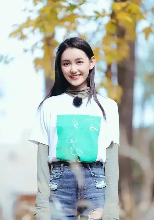 00后美女蒋依依,小品首秀现演技_古装_时候_张子枫