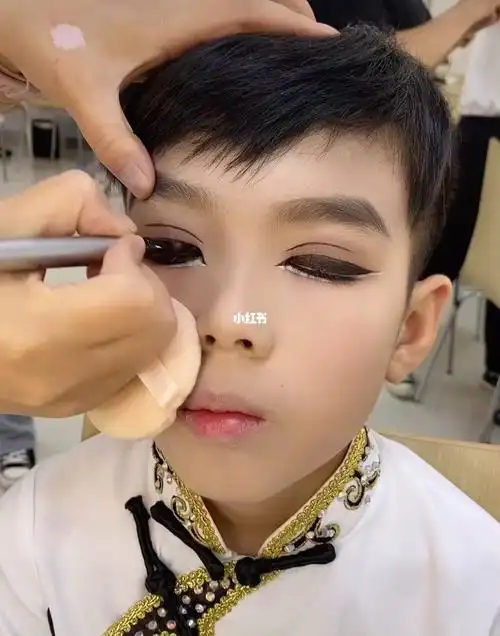 男童舞台妆男生,儿童舞台妆眼部图案-图片大观-奇异网