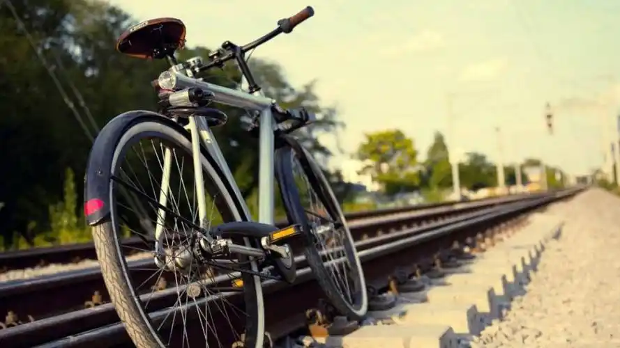 回忆单车时光伤感图片_身边的你已走远