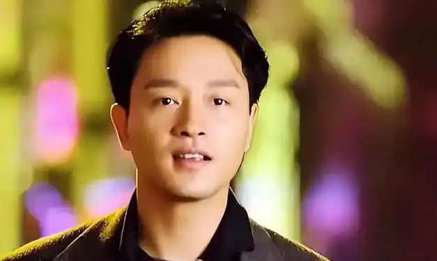 "天生桃花眼"的男星只服这4位,眉目传情透着苏感,看狗都深情|胡歌