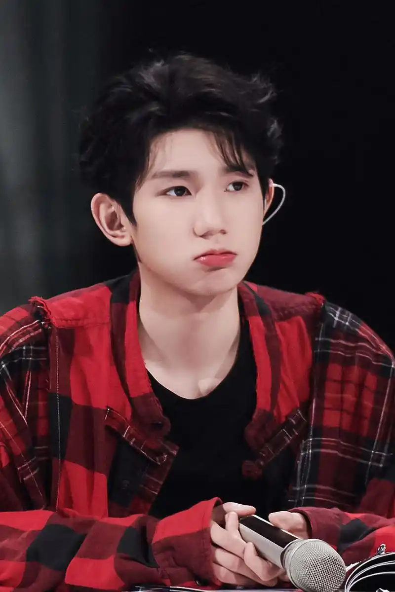 王源 壁纸 可爱 帅 锁屏 头像 明星