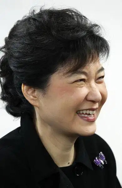 朴槿惠上演公主复仇记从恬静少女到韩国女总统