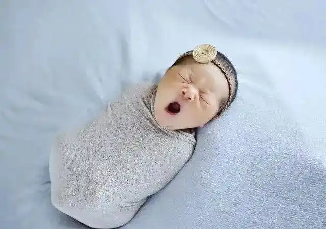 宝宝和海报娃娃"撞脸",并非都是巧合"怀孕时看漂亮宝宝的照片,就能生